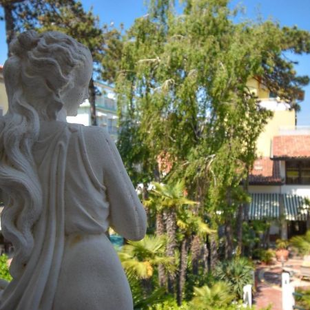 Hotel Janeiro Каорле Экстерьер фото