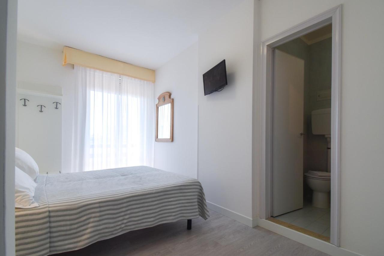 Hotel Janeiro Каорле Экстерьер фото