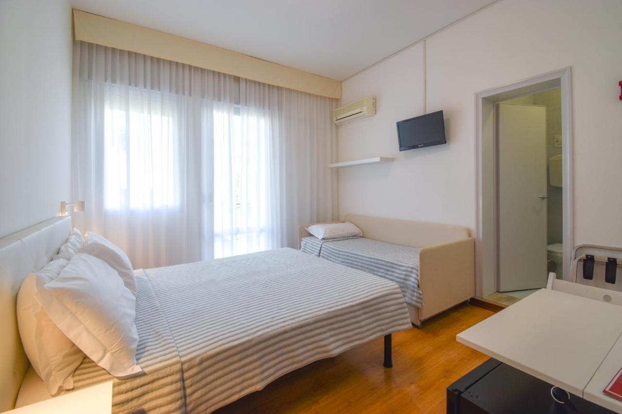 Hotel Janeiro Каорле Экстерьер фото