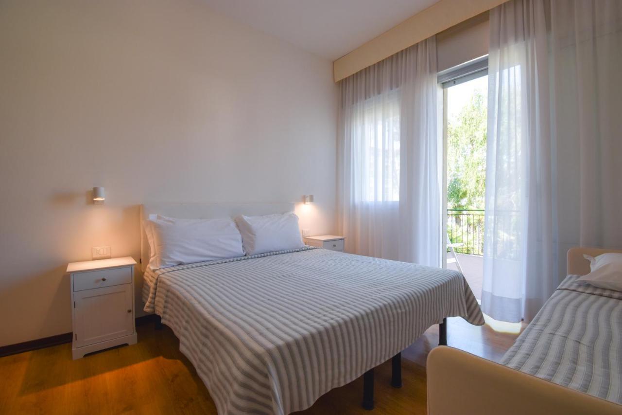 Hotel Janeiro Каорле Экстерьер фото