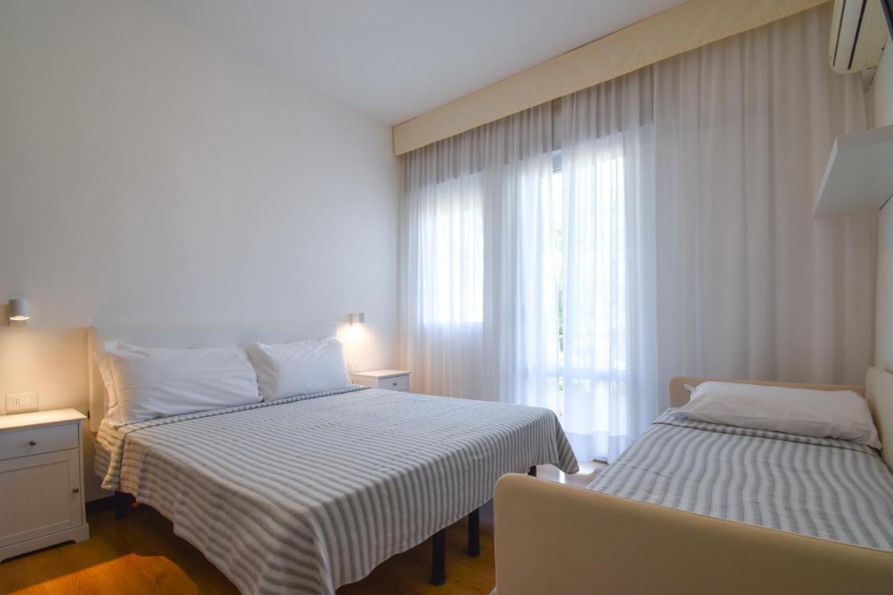 Hotel Janeiro Каорле Экстерьер фото