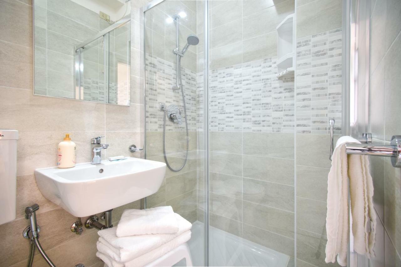 Hotel Janeiro Каорле Экстерьер фото